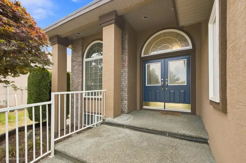17172 102 AVENUE - photo 3 of 40