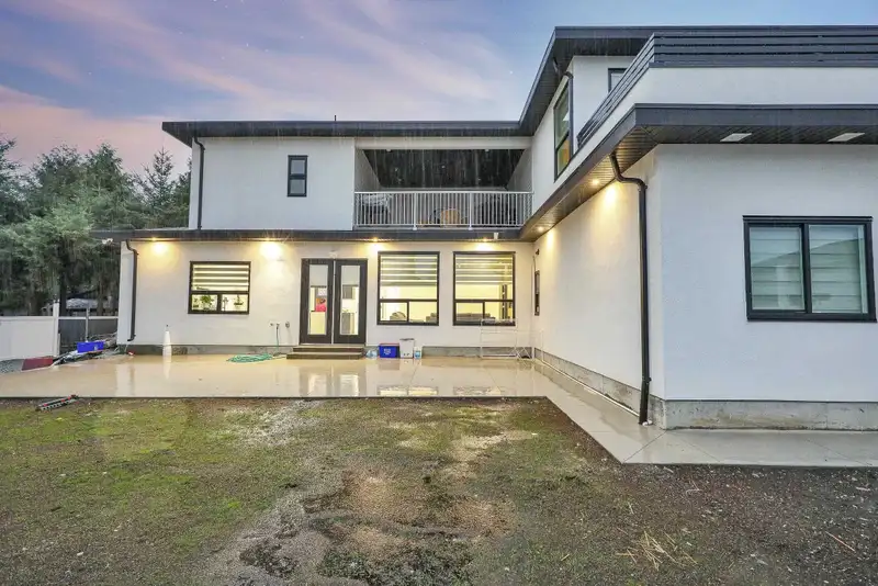 14840 89 AVENUE - photo 4 of 39