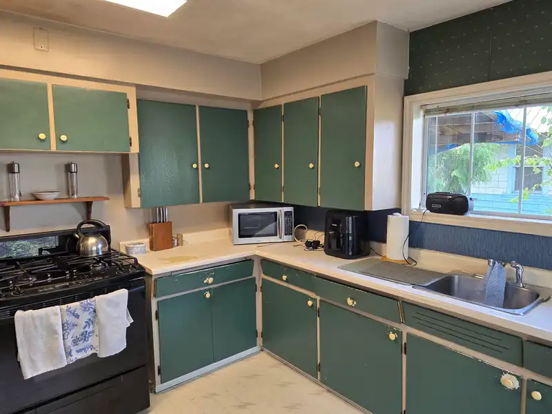 13040 115B AVENUE - photo 3 of 11