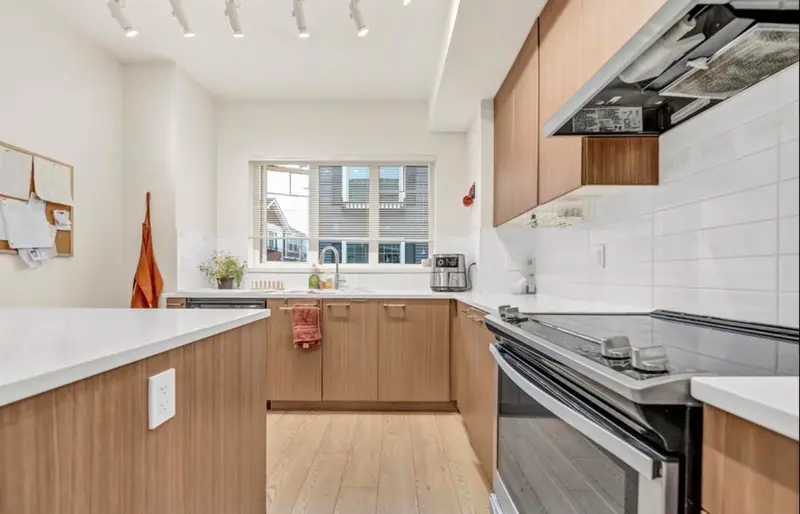 17 2799 ALLWOOD STREET - photo 4 of 20