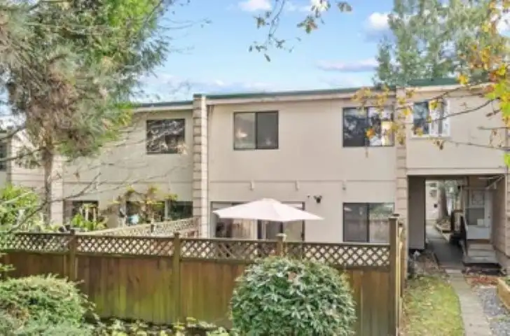 139 15215 105 AVENUE - photo 1 of 21