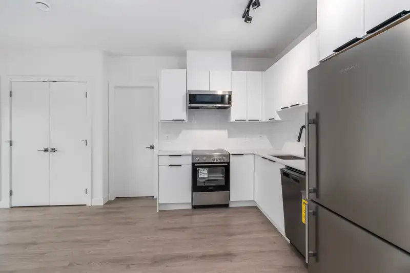 513 10616 132 STREET - photo 3 of 22