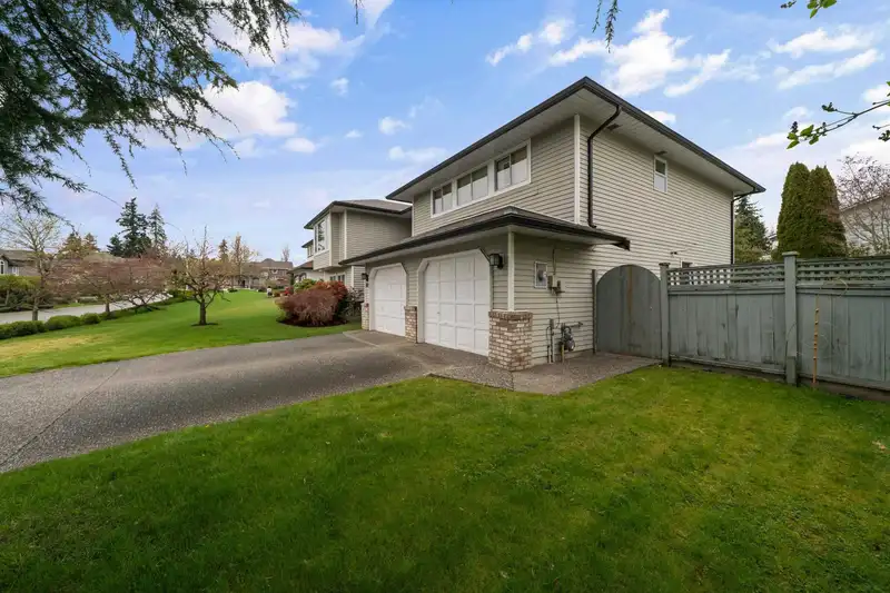 16109 80A AVENUE - photo 3 of 40