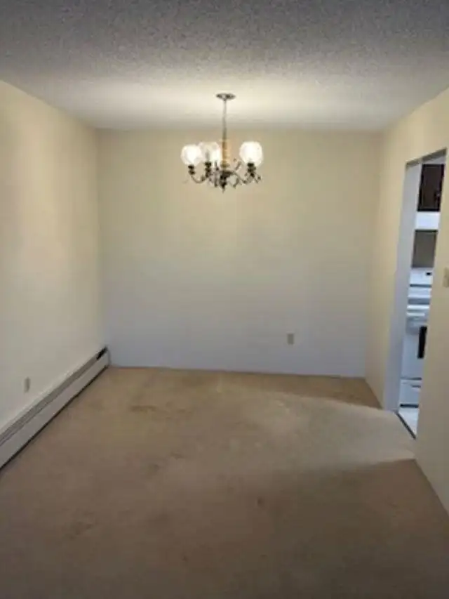 203 7473 140 STREET - photo 3 of 9