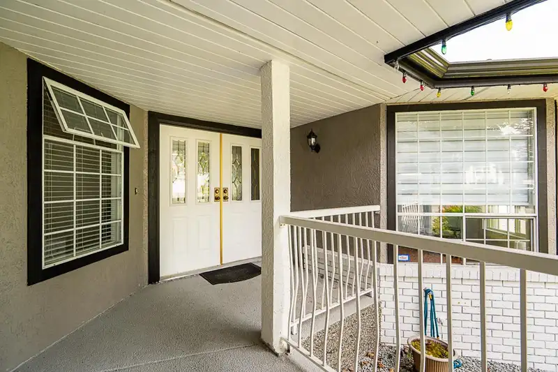 14926 83A AVENUE - photo 4 of 38