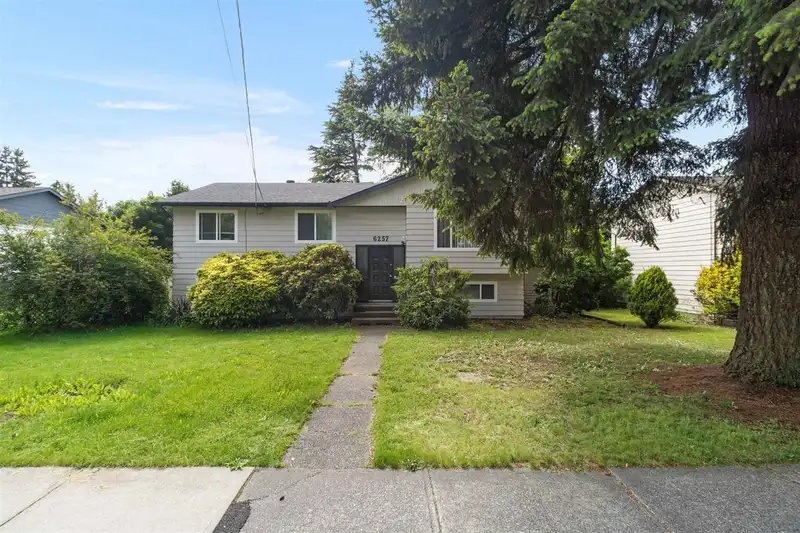 6257 184 STREET - photo 2 of 30