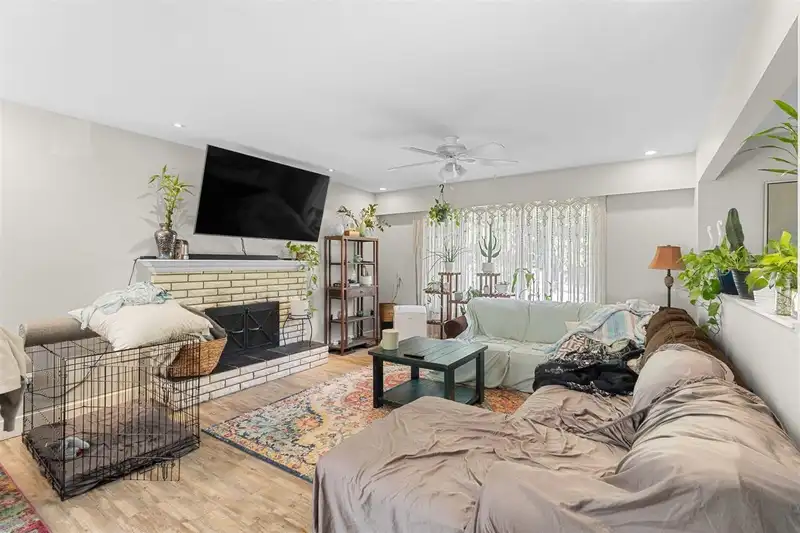 6257 184 STREET - photo 4 of 30