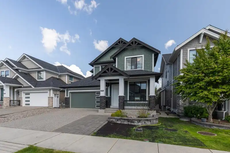 16665 103A AVENUE - photo 2 of 38