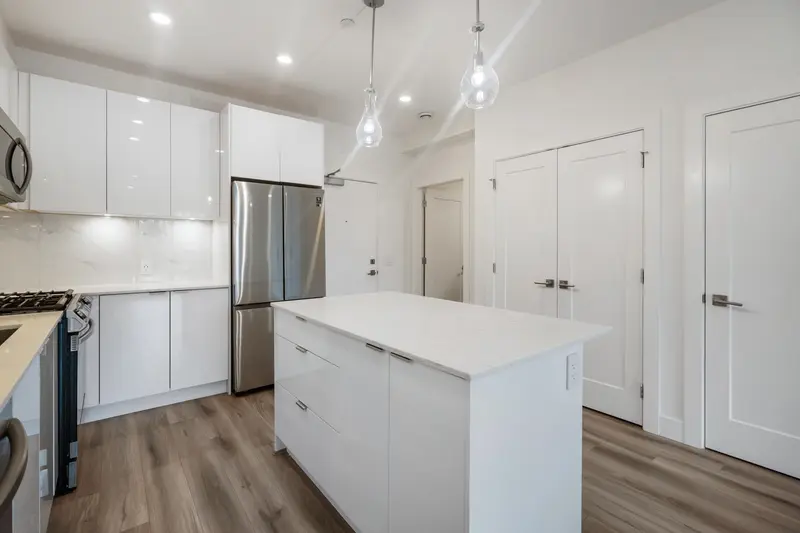 B310 8447 202 AVENUE - photo 2 of 25