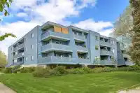 215 5906 176A STREET - thumbnail 2