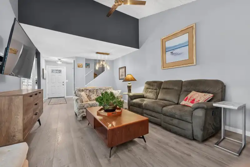 19230 FAIRWAY DRIVE DRIVE - photo 3 of 25