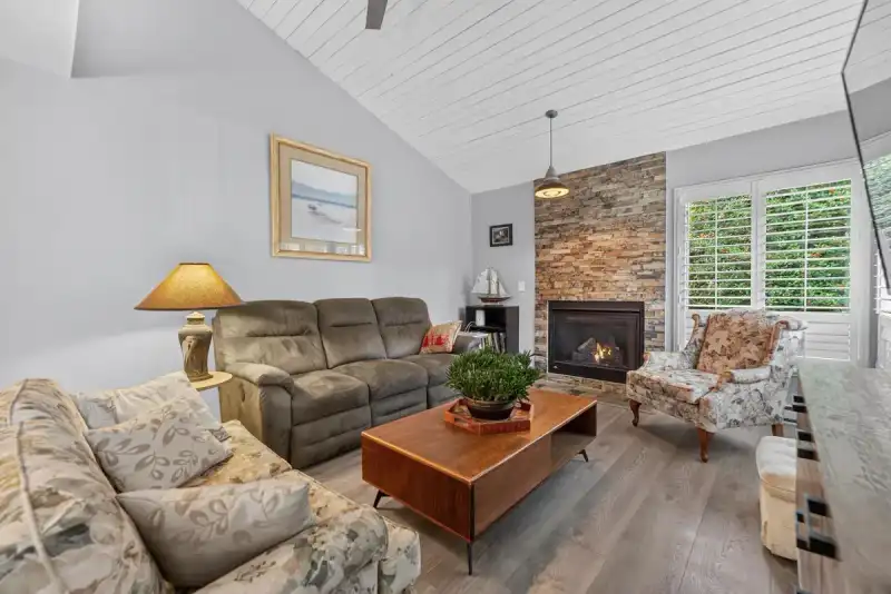 19230 FAIRWAY DRIVE DRIVE - photo 4 of 25