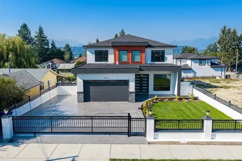 13979 113 AVENUE - photo 1 of 25
