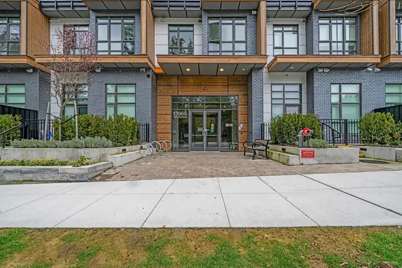 416 13969 96 AVENUE - photo 1 of 25