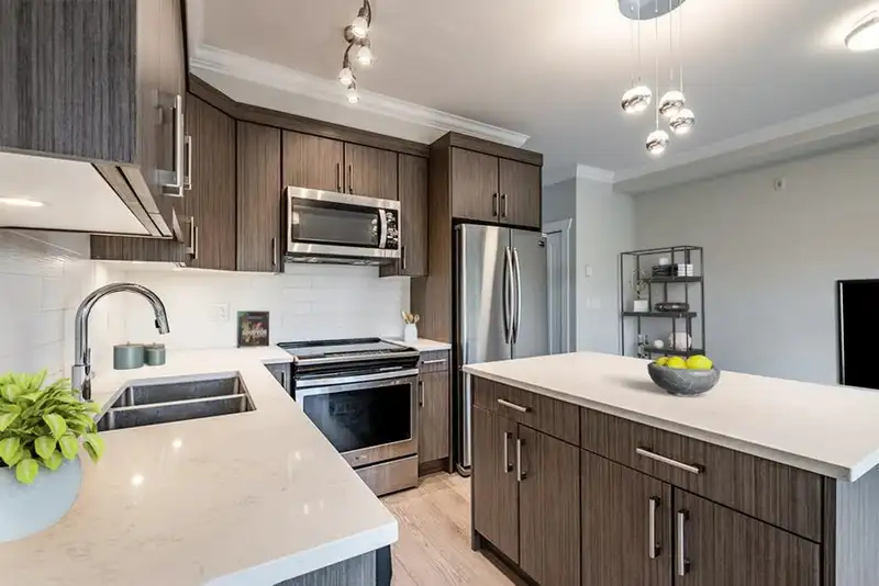 409 13763 101 AVENUE - photo 1 of 14