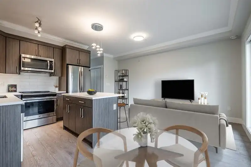 409 13763 101 AVENUE - photo 3 of 14