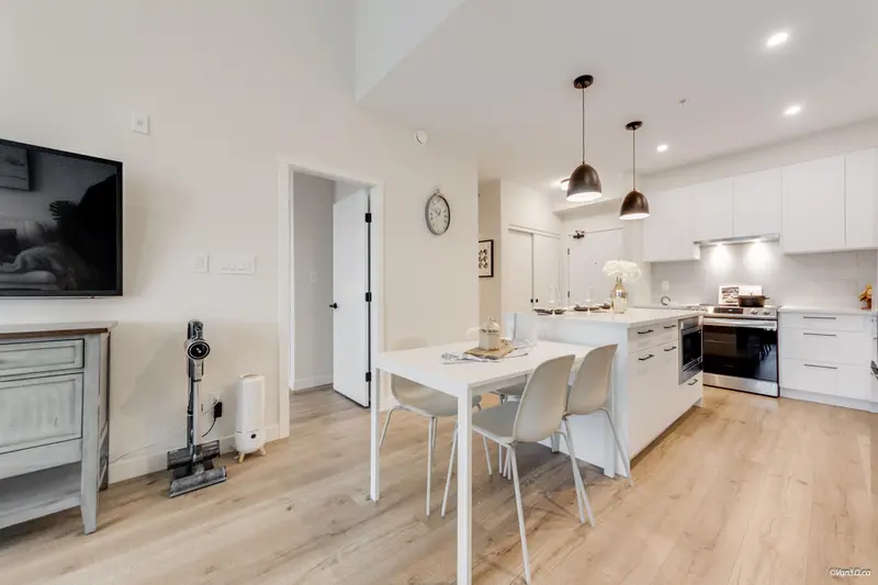 611 8117 200A STREET - photo 4 of 24