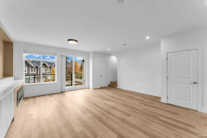21 10488 124 STREET - photo 4 of 37