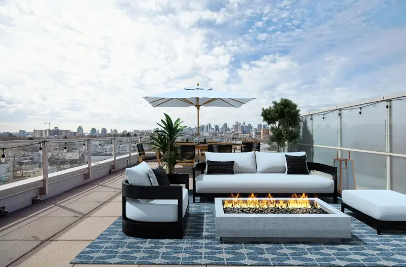 808 933 E HASTINGS STREET - photo 1 of 25