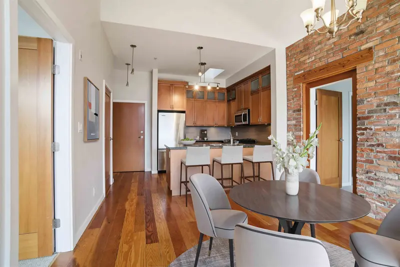 407 250 SALTER STREET - photo 4 of 16