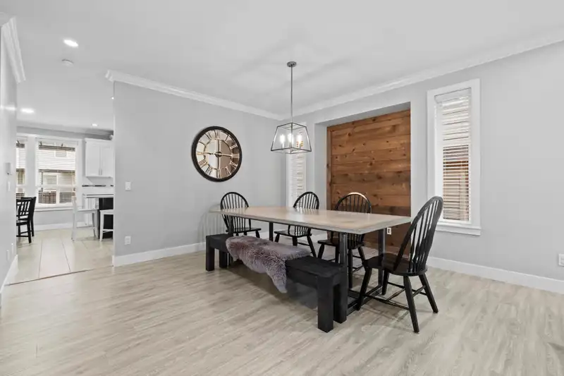 6085 145B STREET - photo 4 of 34