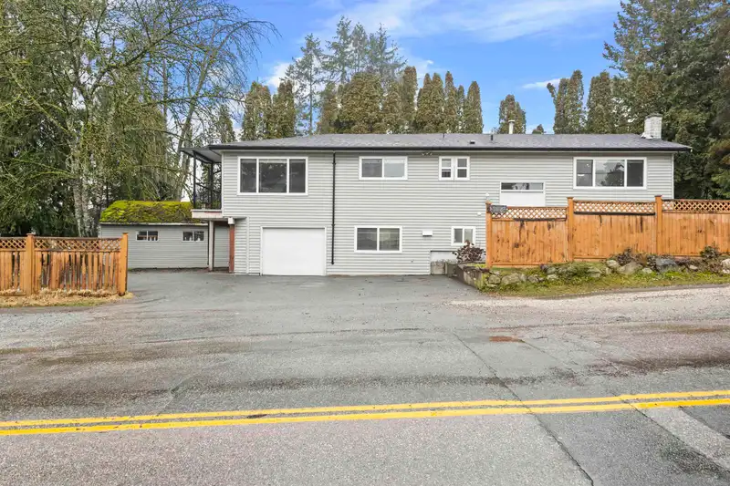 13059 100 AVENUE - photo 2 of 32