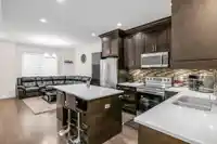 7 6388 140 STREET - thumbnail 1
