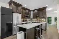 7 6388 140 STREET - thumbnail 4