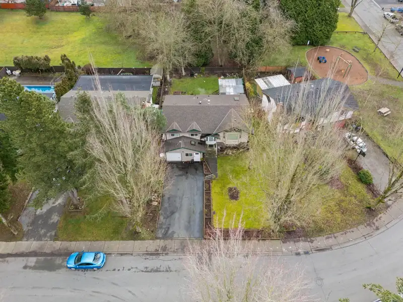 7316 TODD CRESCENT - photo 2 of 19