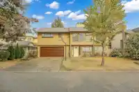 9012 145A STREET - thumbnail 2