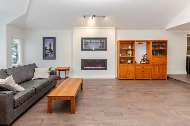 11133 157 STREET - photo 3 of 38