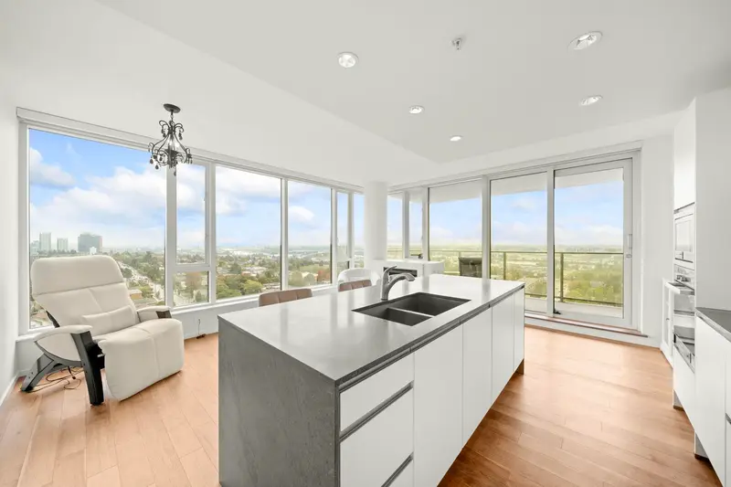 1808 8555 GRANVILLE STREET - photo 4 of 25