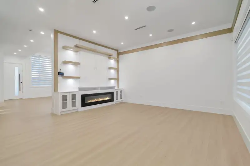 17226 59 AVENUE - photo 3 of 29