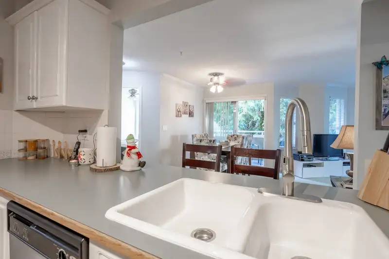 205 6557 121 STREET - photo 4 of 25