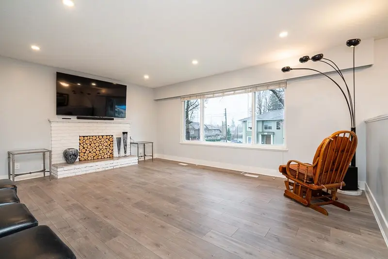 11278 206 STREET - photo 3 of 25