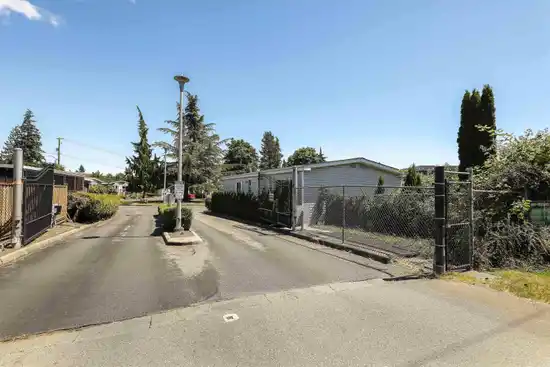 21 8670 156 STREET