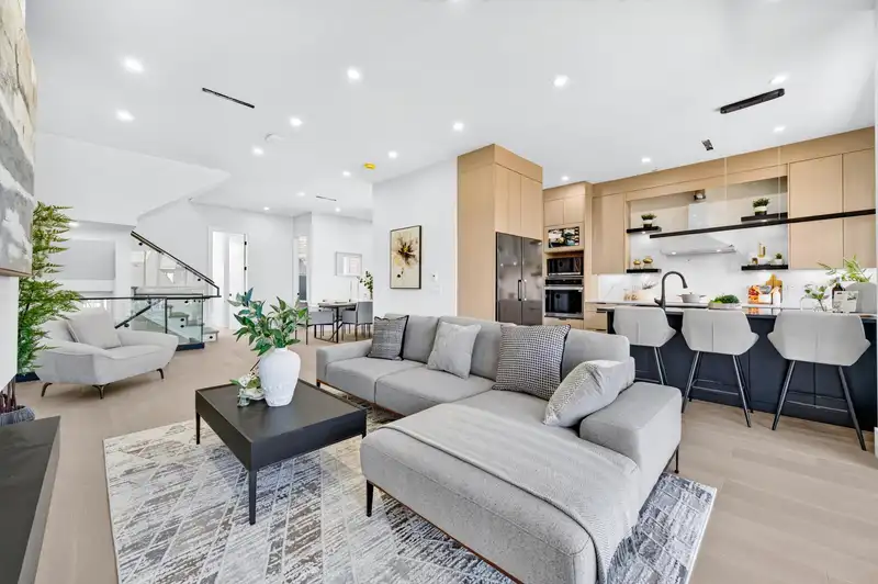 102 15871 111A AVENUE - photo 2 of 25