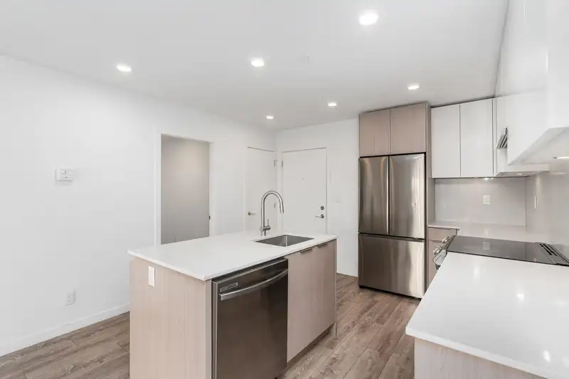 209 13969 96 AVENUE - photo 3 of 26