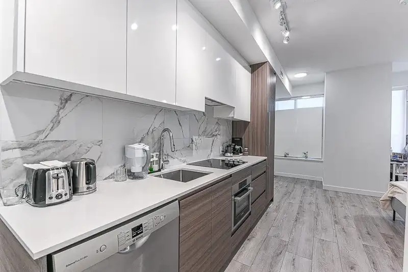 1714 10626 CITY PARKWAY - photo 4 of 26