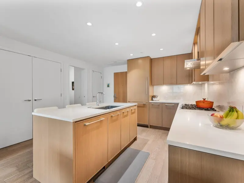 302 3220 CONNAUGHT CRESCENT - photo 3 of 20