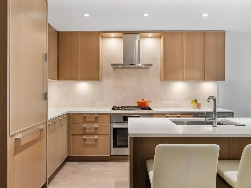 302 3220 CONNAUGHT CRESCENT - photo 4 of 20