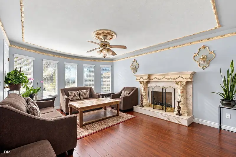 12459 68 AVENUE - photo 4 of 34