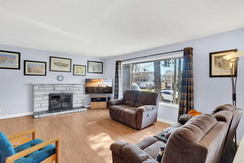 14663 109 AVENUE - photo 4 of 34