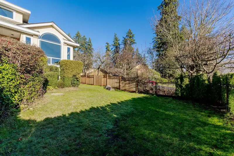 16657 78 AVENUE - photo 2 of 40