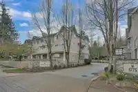 82 8775 161 STREET - thumbnail 2