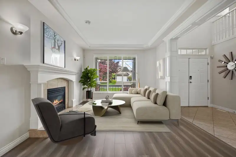 15852 111 AVENUE - photo 2 of 29