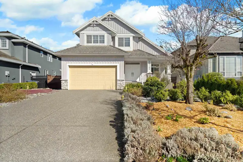 15789 110 AVENUE - photo 1 of 40