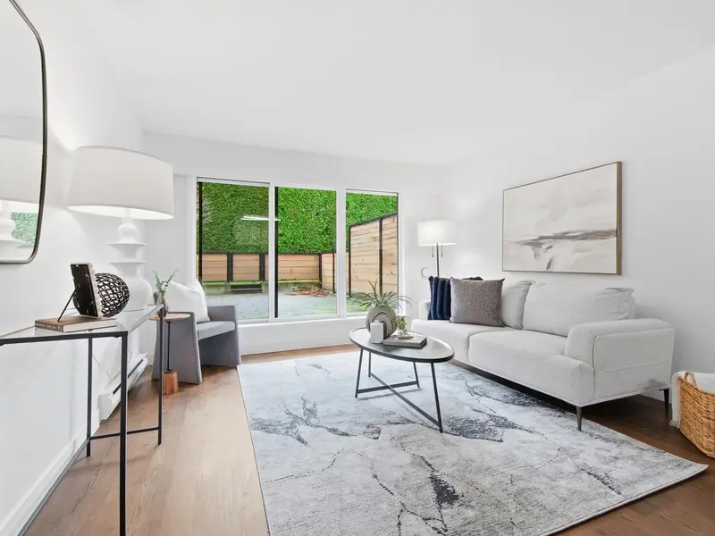 202 215 MOWAT STREET - photo 2 of 22