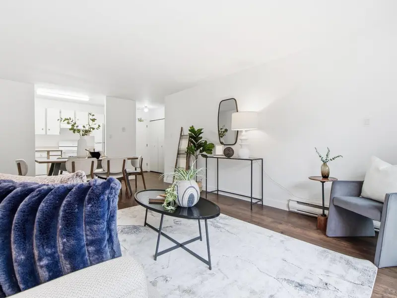 202 215 MOWAT STREET - photo 3 of 22