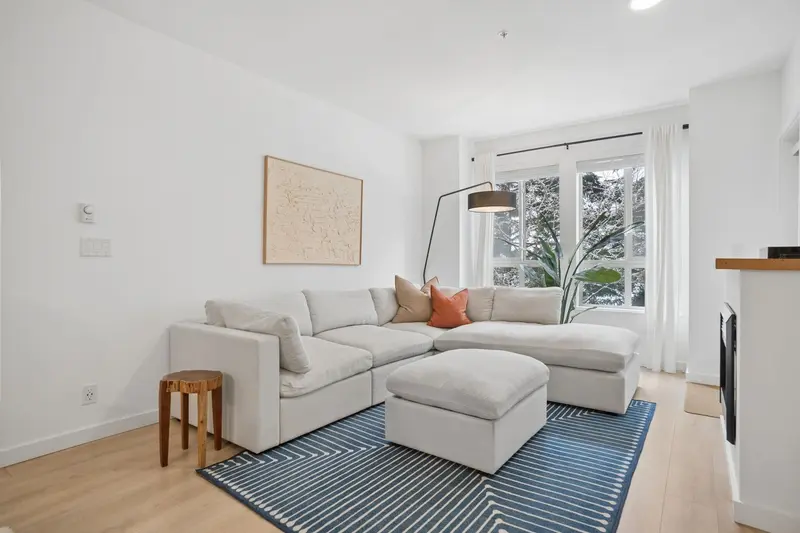 211 225 FRANCIS WAY - photo 2 of 25